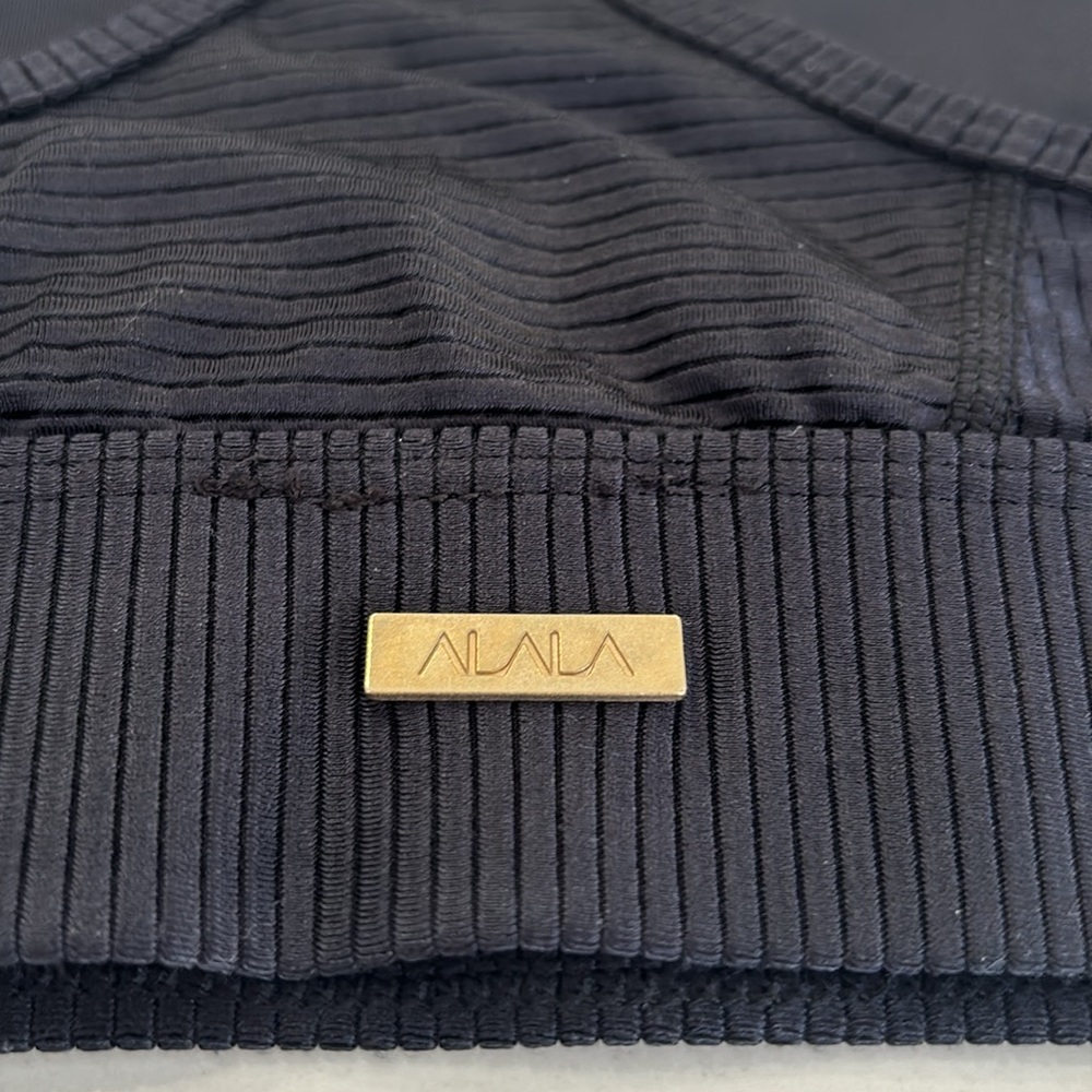 ALALA Raya Ribbed Sports Bra - Picture 8 of 10